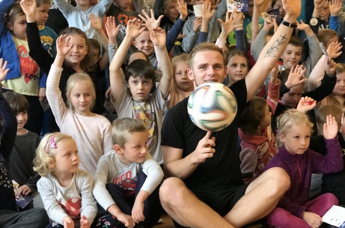 Warsztaty z Adrianem Duszakiem w wislańskich szkołach