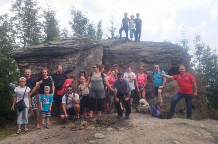 Uczestnicy wycieczki na wspólnym zdjęciu