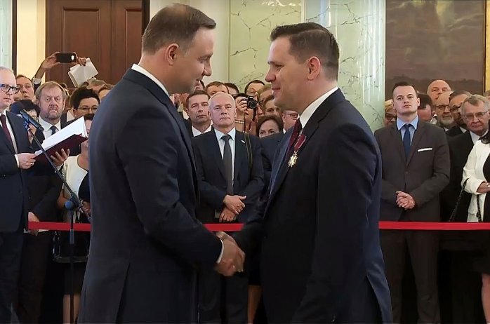 Prezydent Andrzej Duda odznacza burmistrza Wisły Tomasza Bujoka
