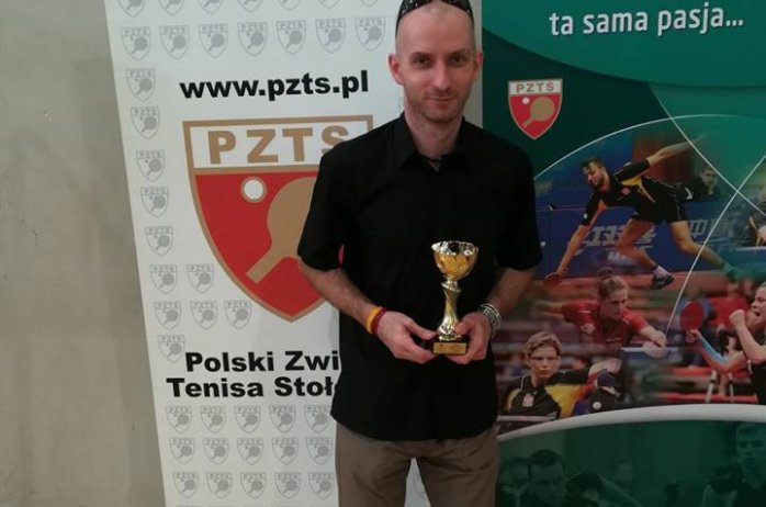 Sławomir Brak z pucharem