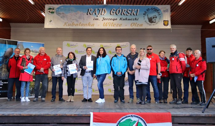 Wspólne zdjęcie organizatorów i partnerów rajdu