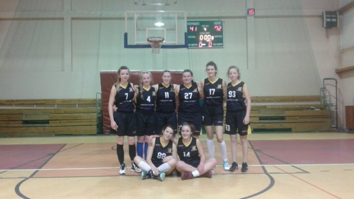 Zwycięska drużyna kadetek ISWJ Wisła