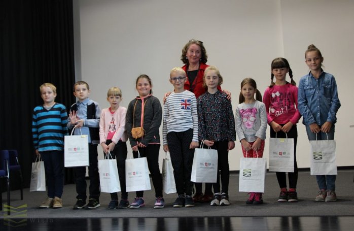 Zdjęcie grupowe z warsztatów "Miłość do czytania"