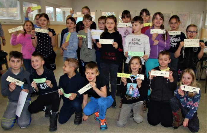 Lekcja kaligrafii w bibliotece