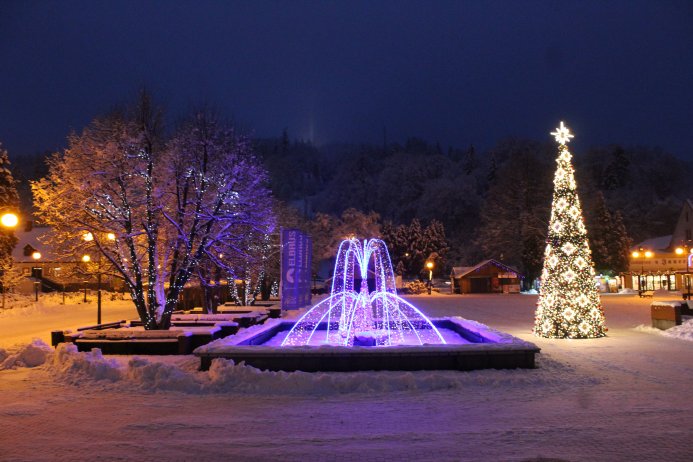 Dekoracje świąteczne na rynku