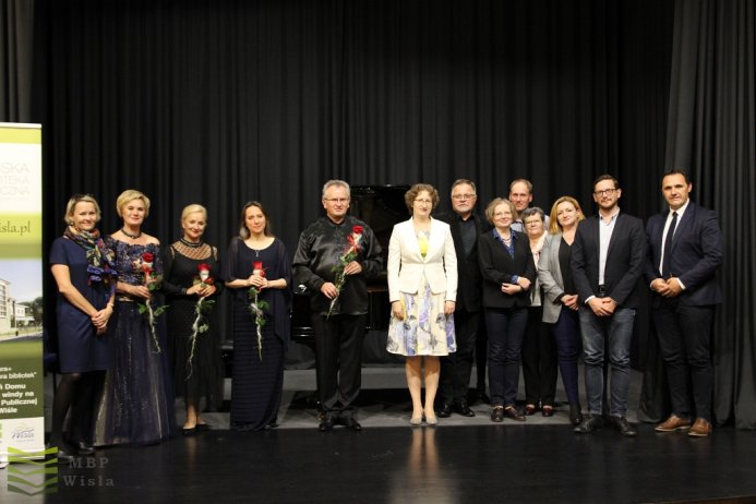 zdjecie grupowe z konferencji 100. lecie urodzin S.Hadyny