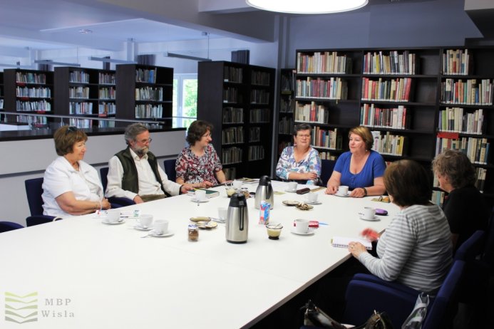 Spotkanie grupy dyskusyjnej w bibliotece