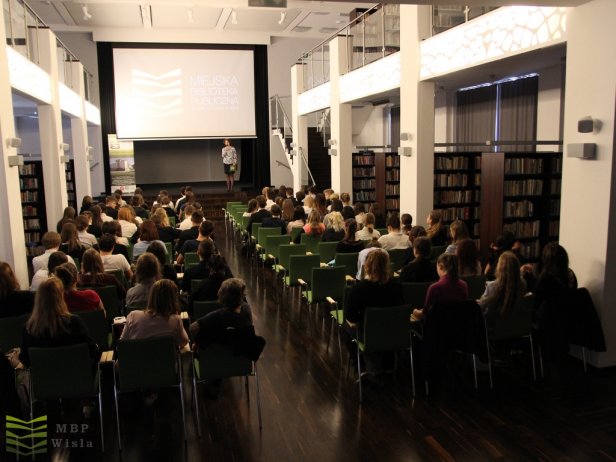 Fragment spotkania w bibliotece