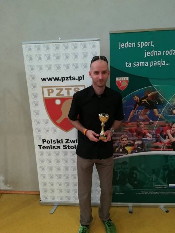 Sławomir Brak z pucharem