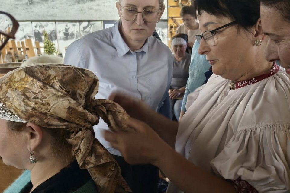 Czepienie do sukni cieszyńskiej