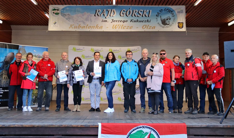 Wspólne zdjęcie organizatorów i partnerów rajdu