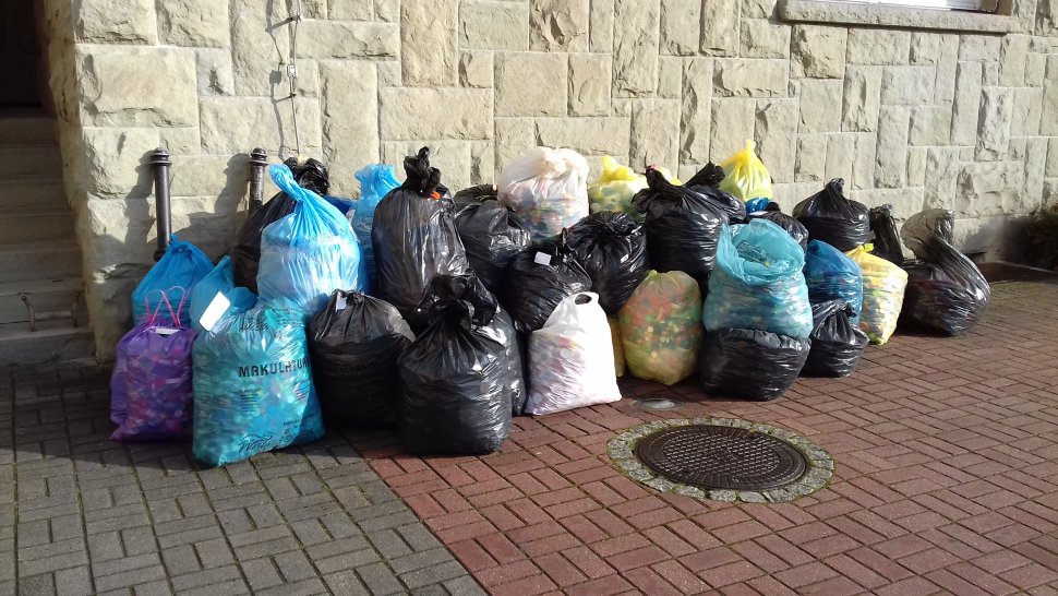 620 kg zakrętek w workach