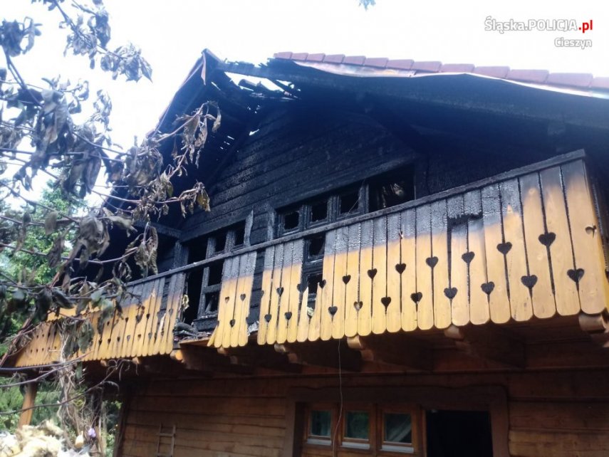 Zdjęcie spalonego domu rodziny z Malinki