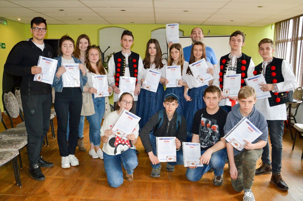 Uczestnicy z certyfikatami ukończenia projektu