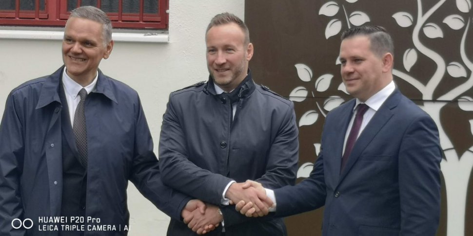 Tomasz Bujok z Francois Lemer (merem Bully-Les Mines) oraz Andreasem Heller burmistrzem miasta Elsdorf (Niemcy)