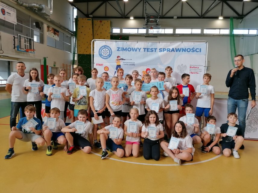 Uczestnicy testu razem z organizatorami