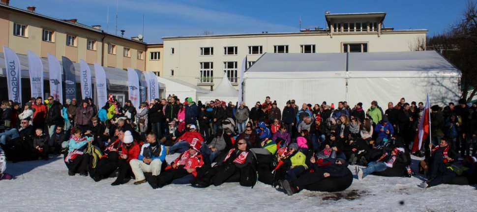 Wspólne kibicowanie na placu Hoffa