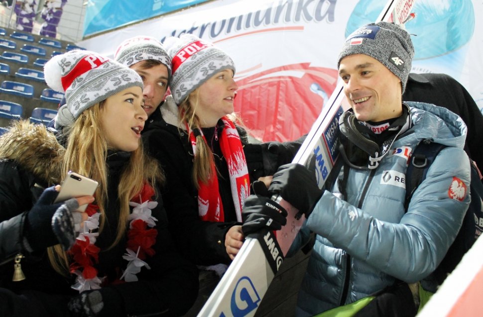 Piotr Żyła z kibicami