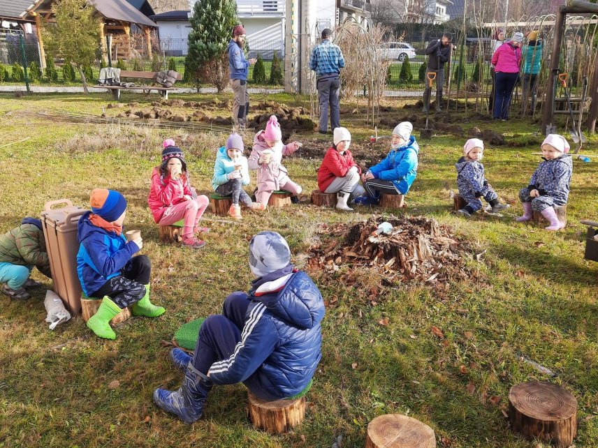 Piknik podczas budowy wigwamu