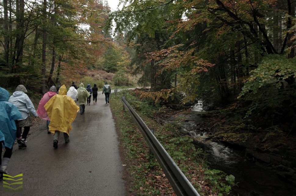 Uczestnicy na trasie wycieczki