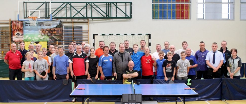 Uczestnicy turnieju na zdjęciu grupowym