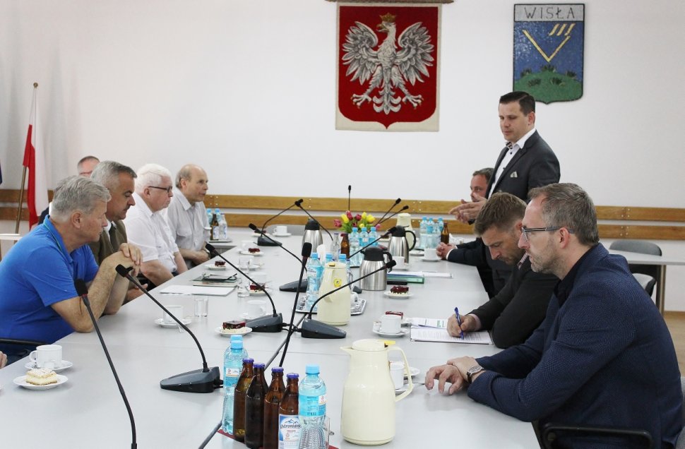 Spotkanie w Urzędzie Miejskim w Wiśle prowadził burmistrz Tomasz Bujok
