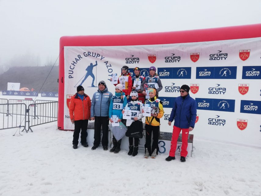 Juniorki D na podium